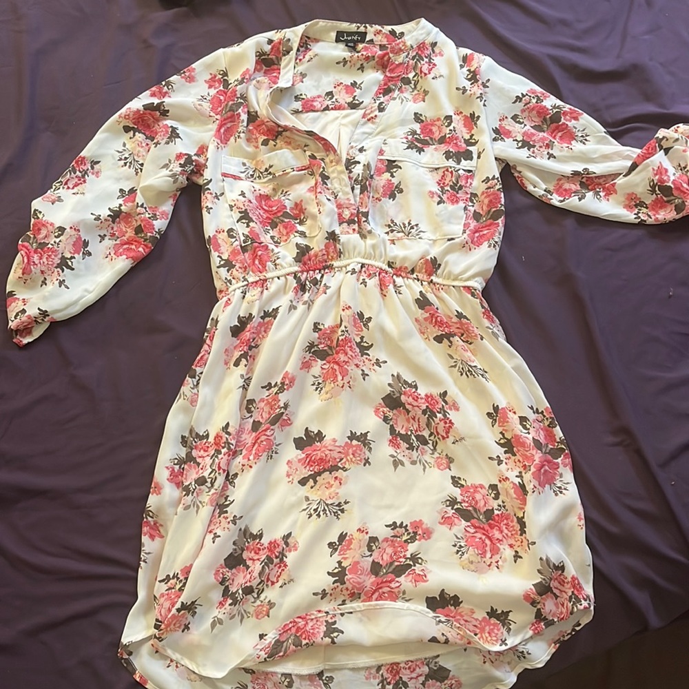 Womens floral dress size medium.